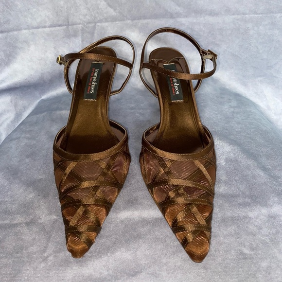 Town Shoes kitten heel (approximately 2 inches) with ankle strap - Picture 2 of 3